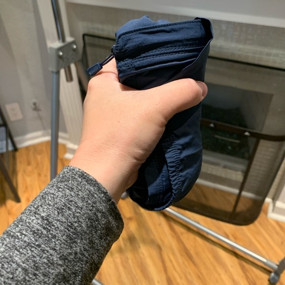 Women’s Lightweight Packable Mountain Hardwear Jacket - Small - Picture 11 of 14